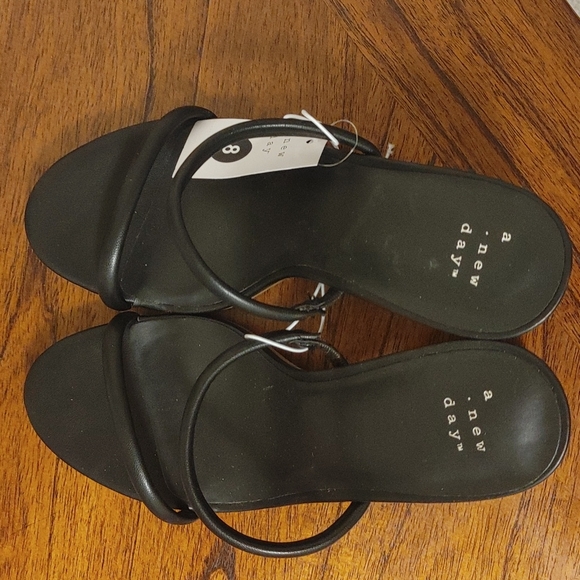 Sandals - Picture 4 of 5